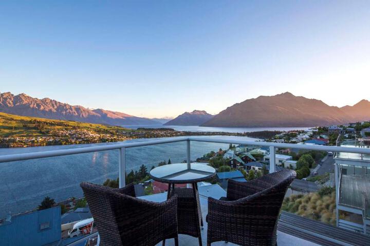 Remarkable Lookout - spacious 4 bedroom holiday home