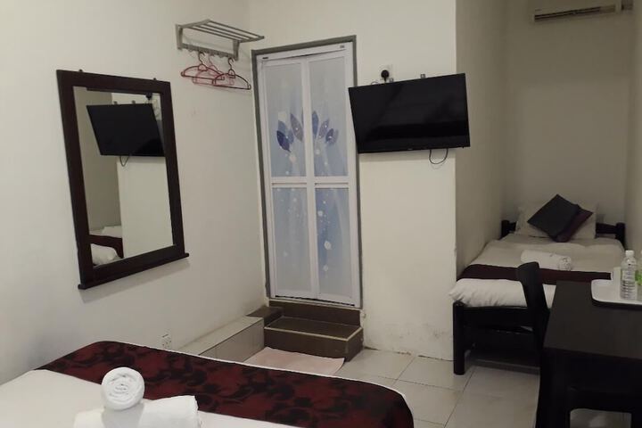 Room 7 of 27