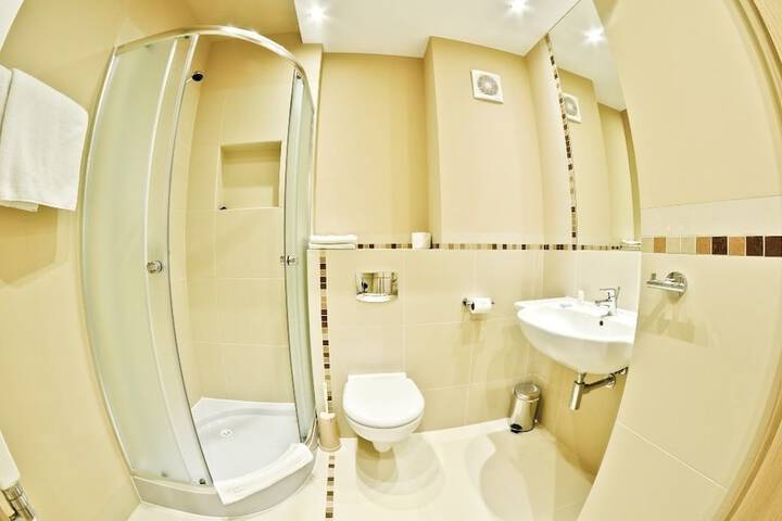 Room 10 of 26