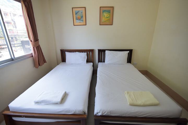 Room 8 of 28