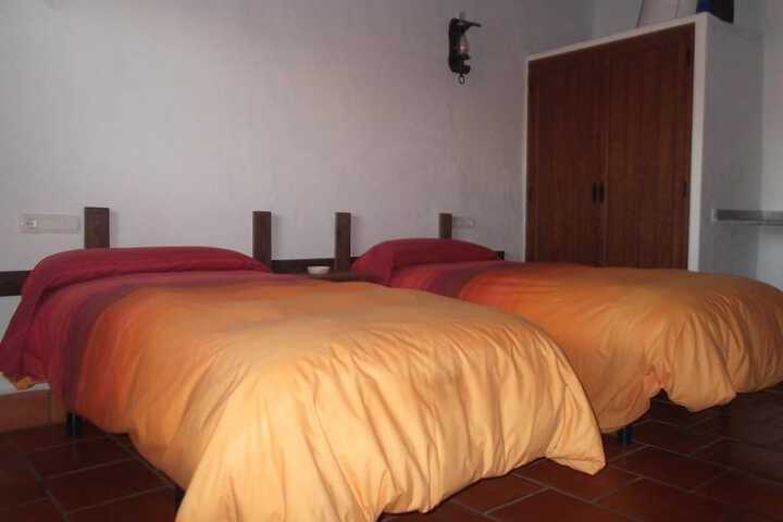 Room 4 of 13