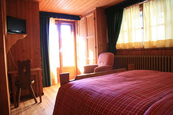 Room 5 of 32