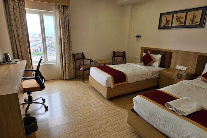 Room 6 of 25