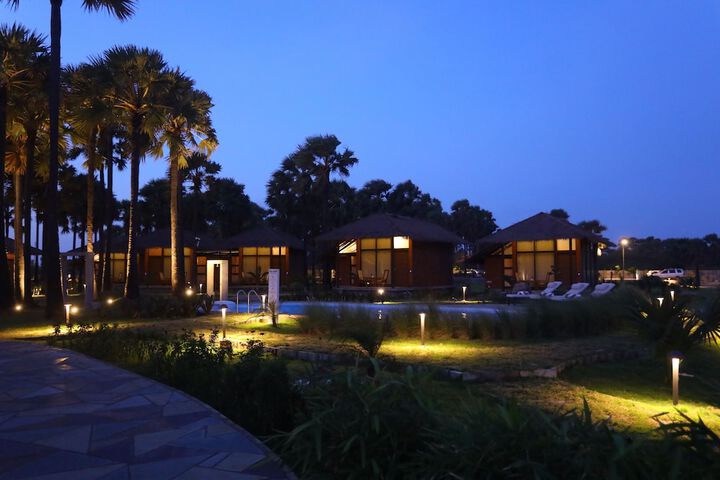 Hotel Exterior 96 of 97