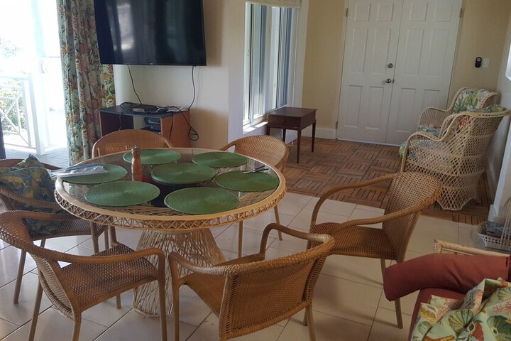 Room 11 of 27