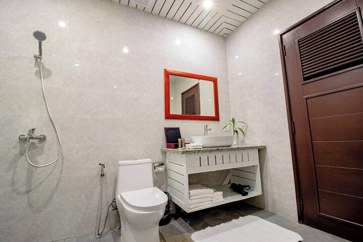 Room 8 of 30