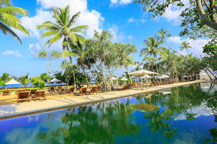 Hotel with Pool