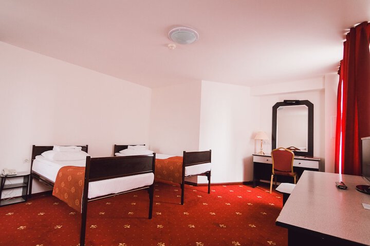 Room 15 of 83