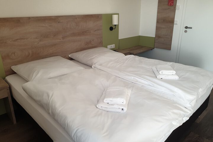 Room 10 of 85