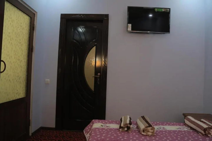 Room 7 of 13