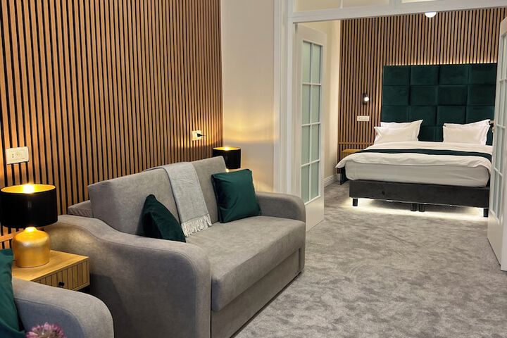 Room 30 of 37