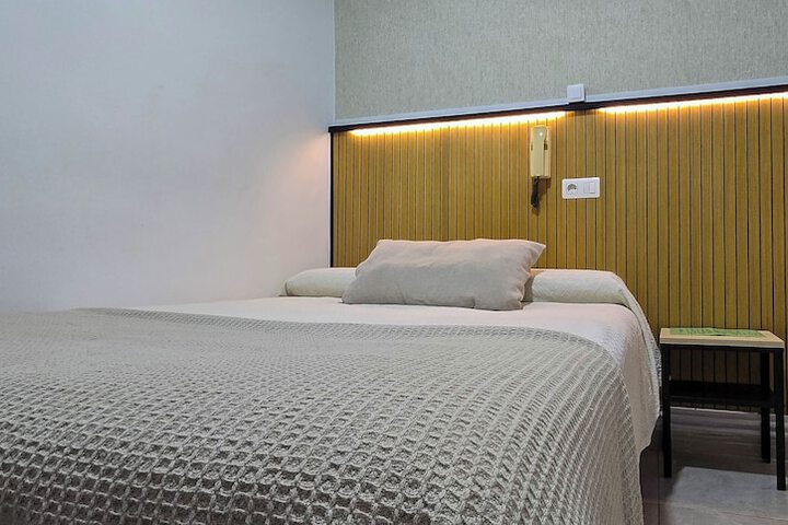 Room 2 of 53