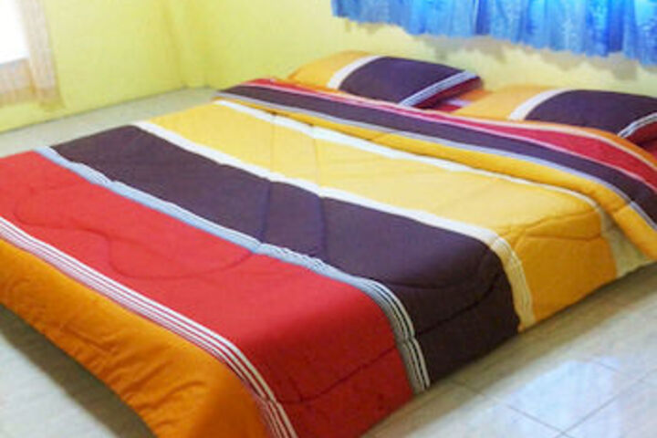 Room 6 of 10