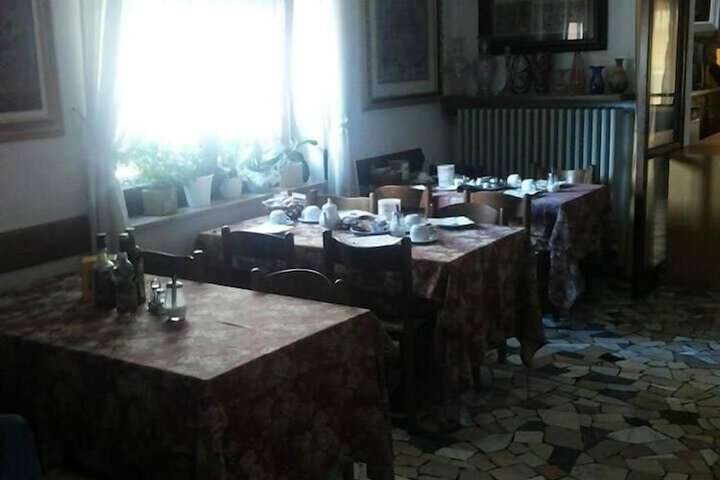 Dining 26 of 34