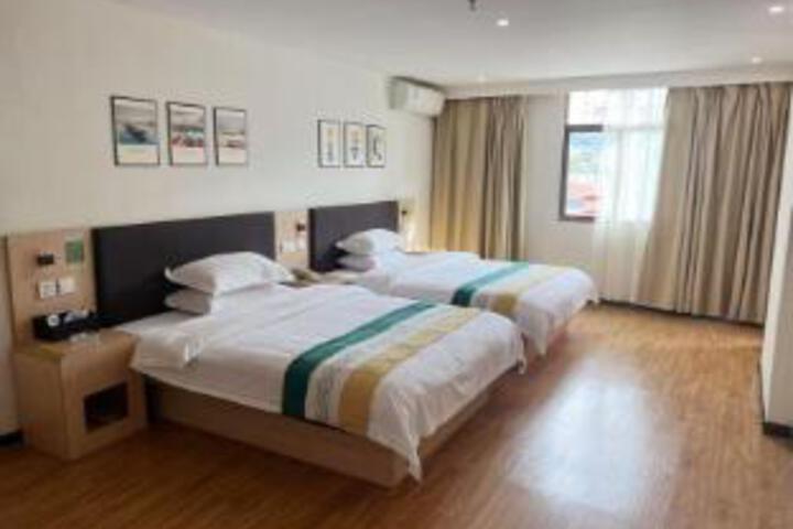 Room 4 of 6