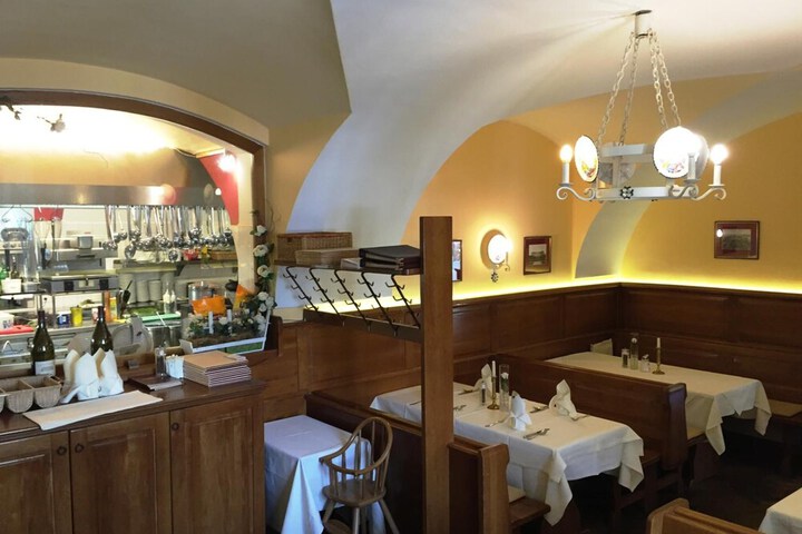 Dining 39 of 60