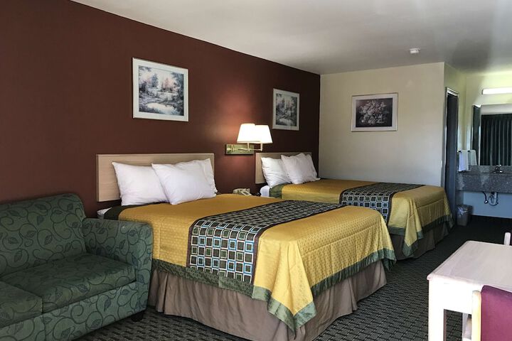 2 Beds Queen Bed (5 of 9)