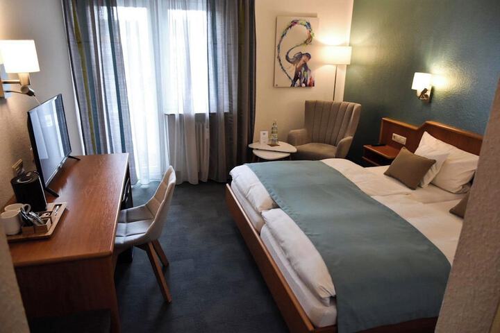 Room 12 of 40