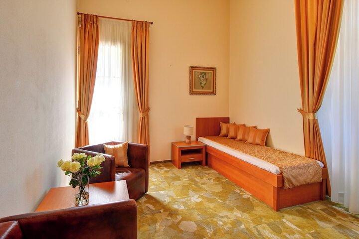 Room 19 of 60