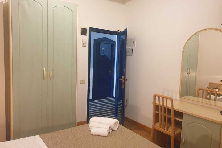 Room 16 of 63