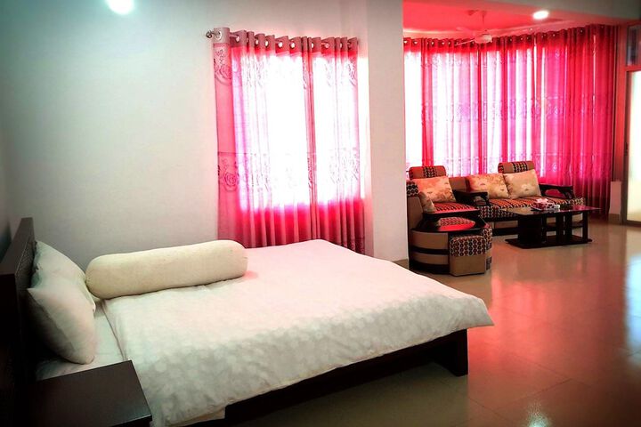 Room 8 of 37