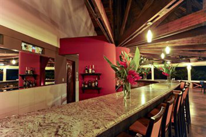 Lounge 48 of 83