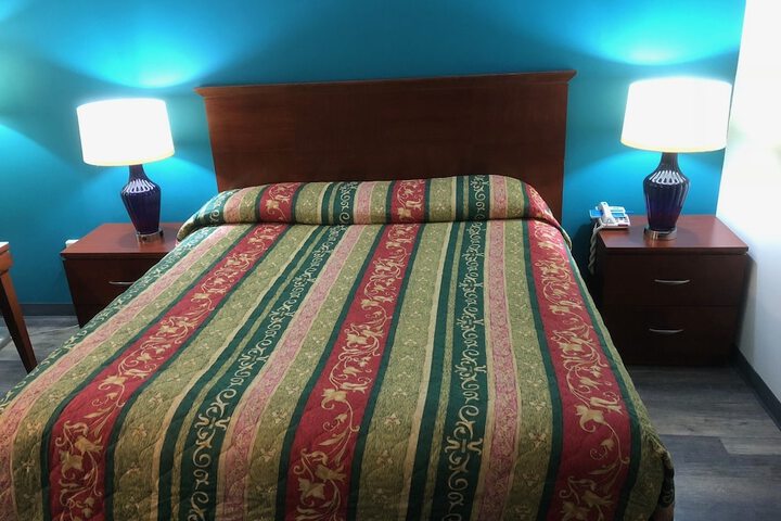 1 King Bed (2 of 9)