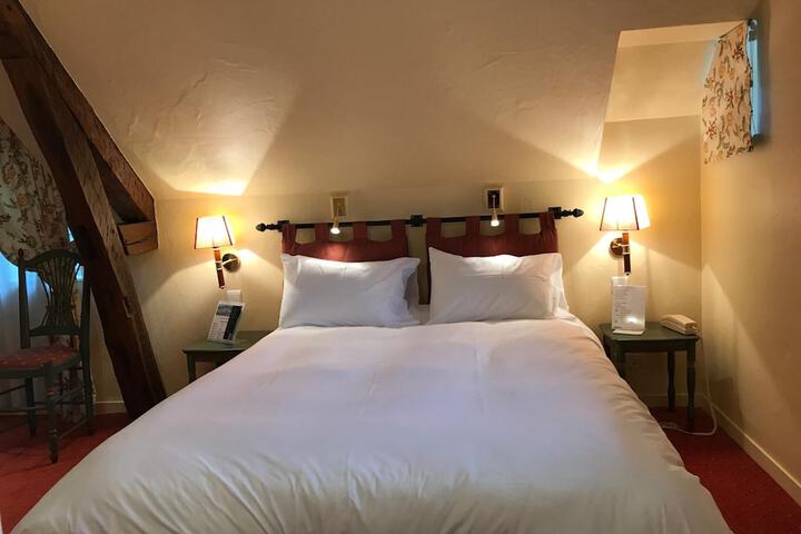 Room 11 of 49