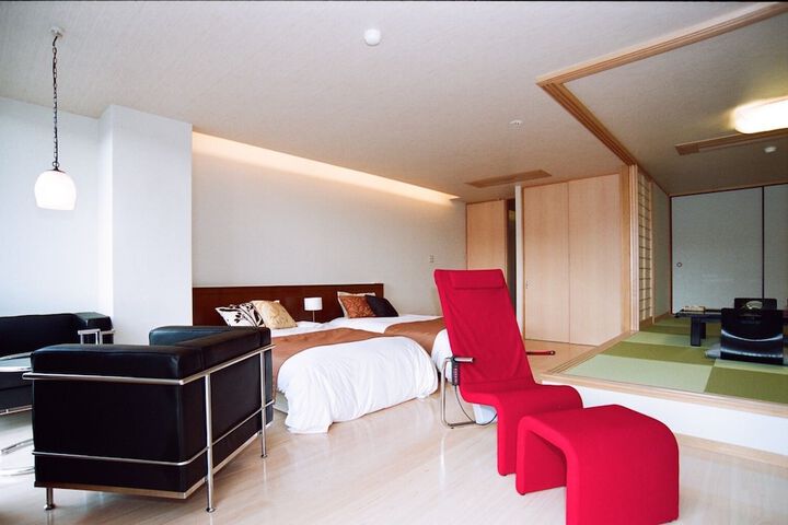 Room 4 of 14