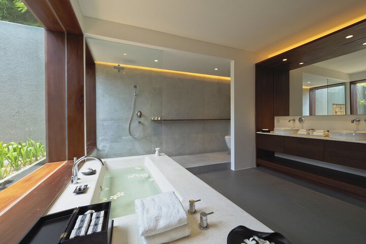 Room 16 of 38