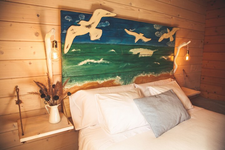 Room 6 of 28