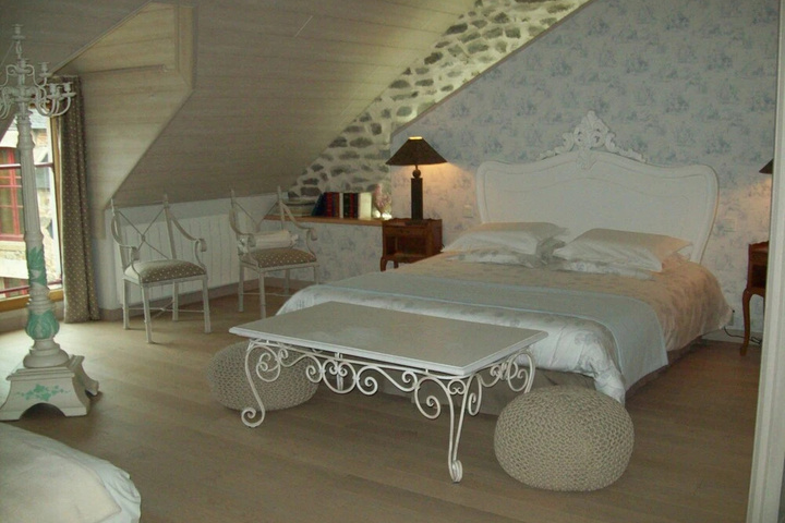 Room 3 of 17