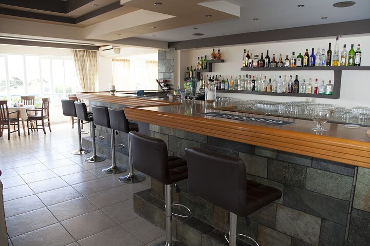 Lounge 56 of 78