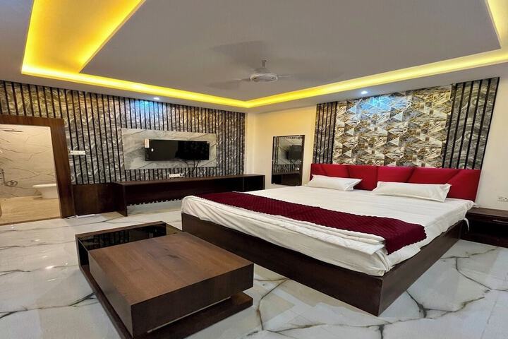 Room 17 of 31