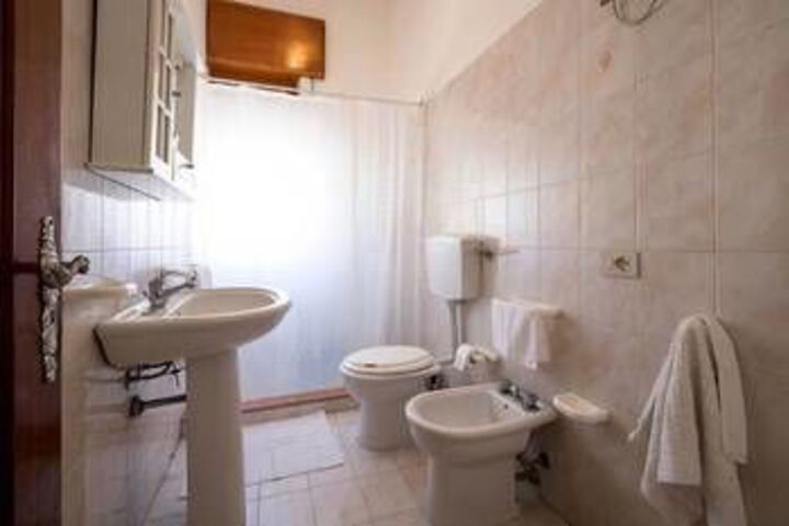 Room 4 of 49