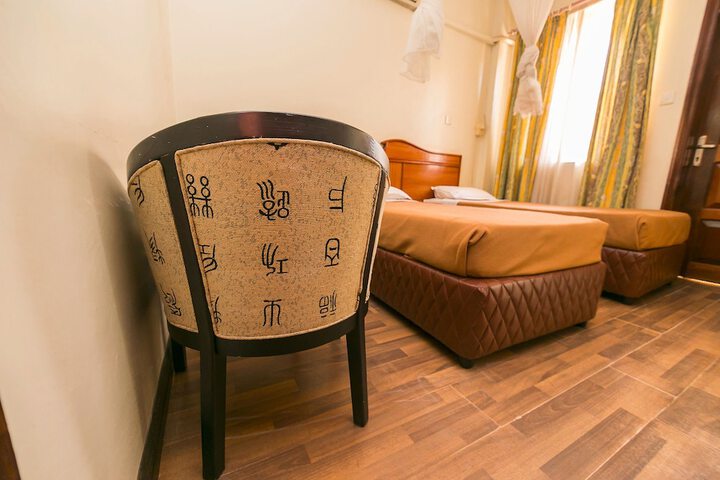 Room 9 of 28