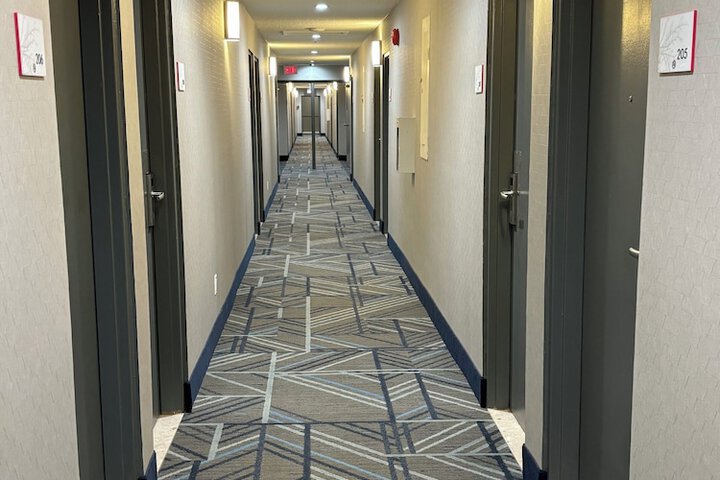 Ballroom/Hall 28 of 32