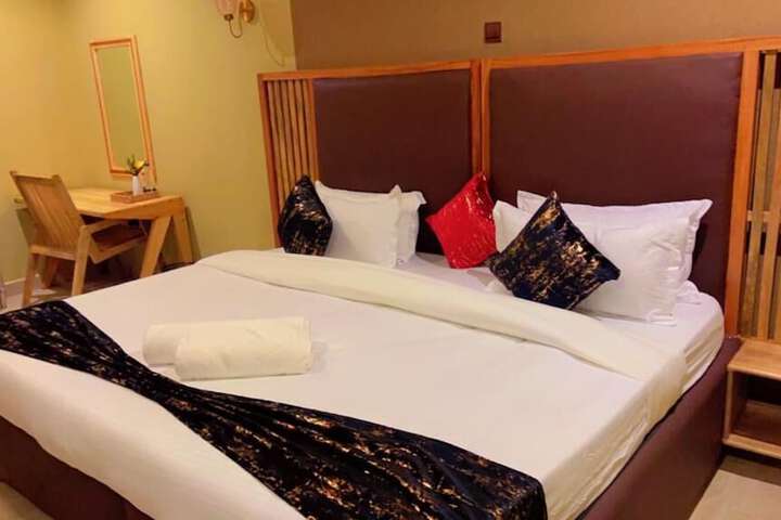 Room 2 of 39
