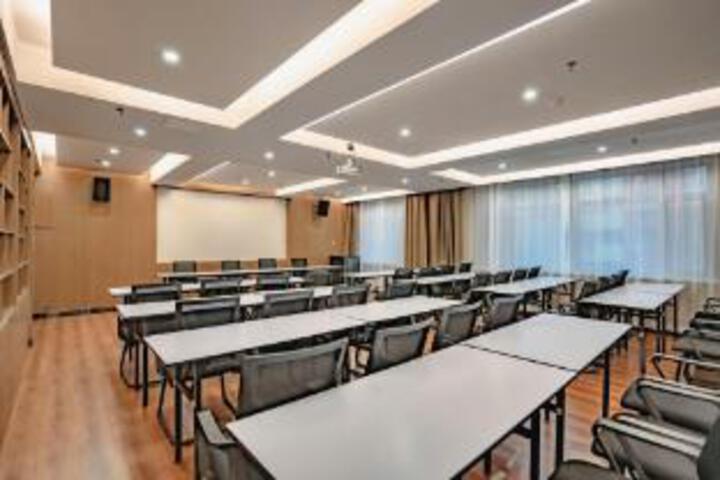Room 9 of 23