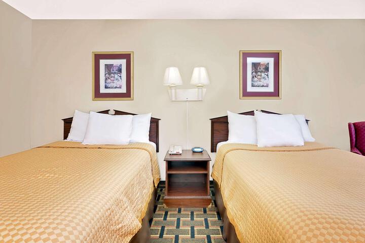 2 Double Beds (4 of 5)
