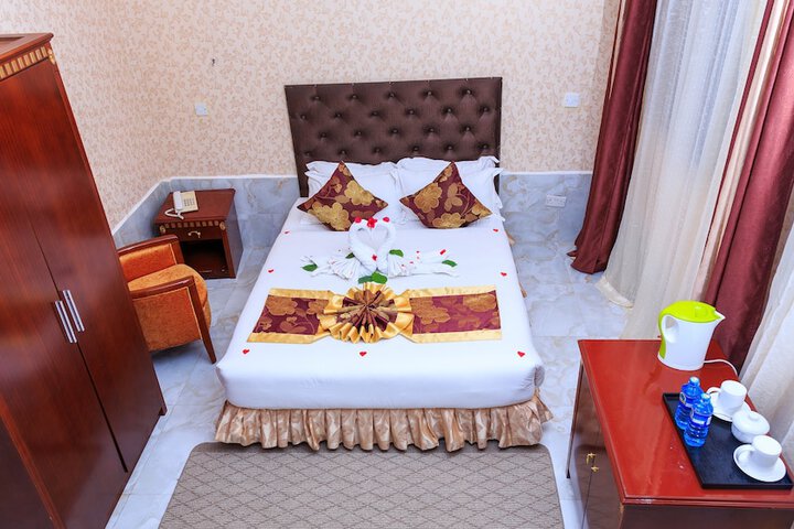 Room 28 of 66