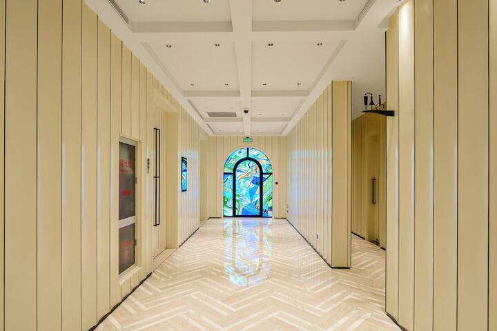 Ballroom/Hall 41 of 54
