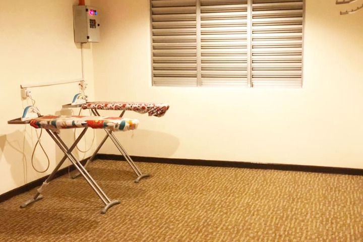 Iron/ironing board