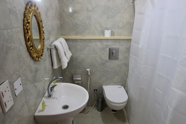 Room 11 of 24