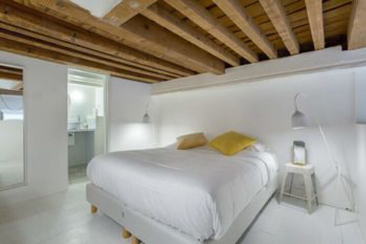 Room 7 of 17