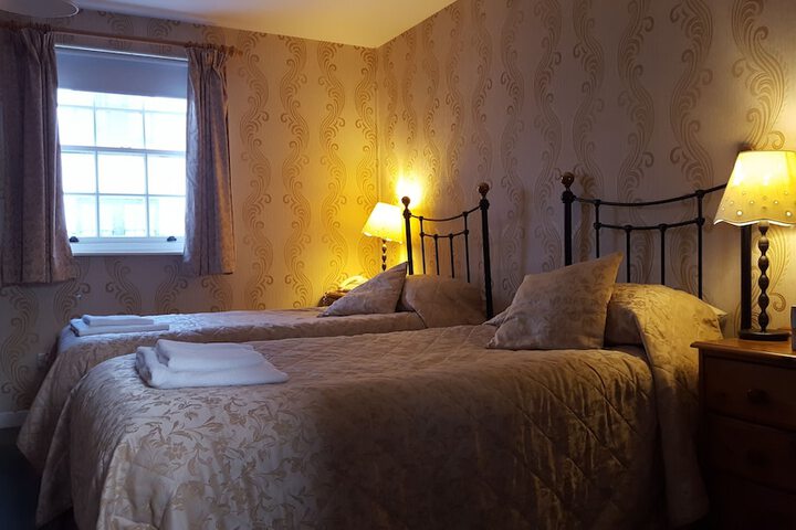 Room 11 of 37