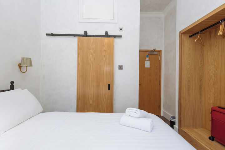 Room 82 of 121