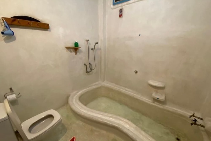Room 42 of 308