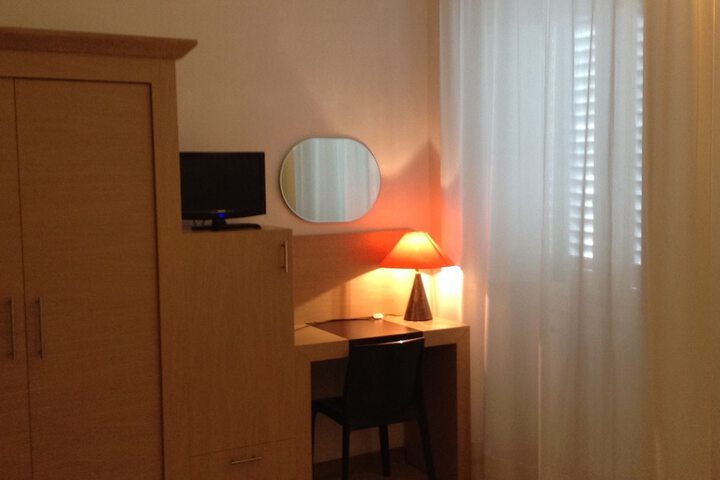 Room 26 of 49