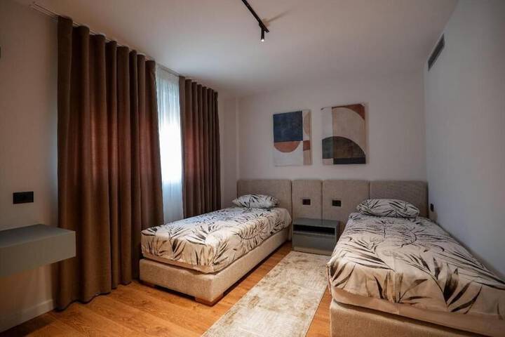 Room 16 of 95